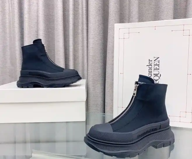 hype McQueen Boots