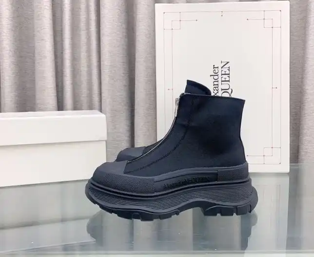 hype McQueen Boots