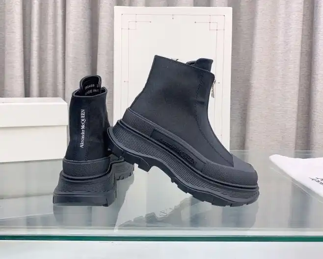 hype McQueen Boots