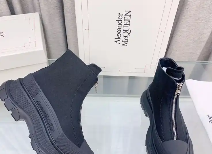 hype McQueen Boots