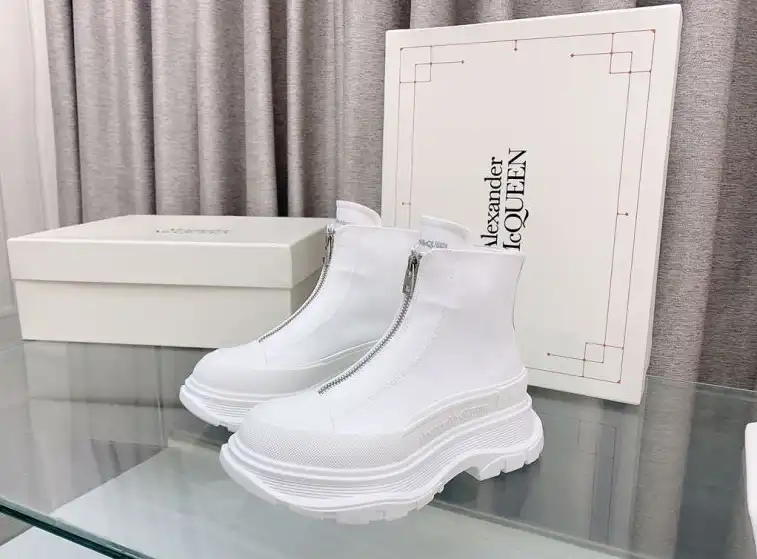 hype McQueen Boots