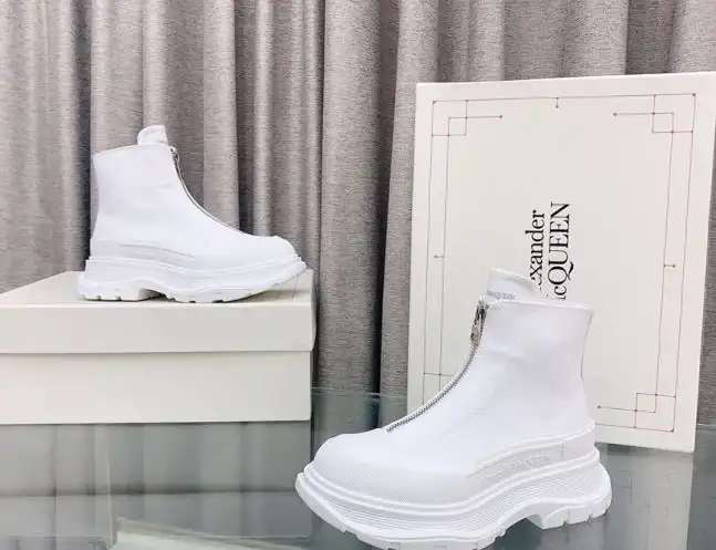 hype McQueen Boots