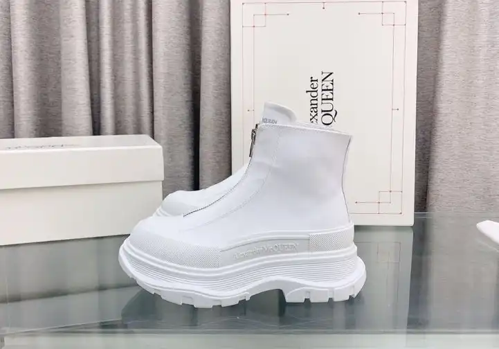 hype McQueen Boots