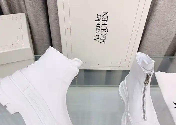 hype McQueen Boots