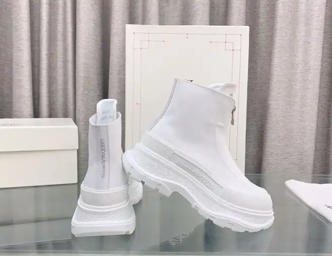 hype McQueen Boots