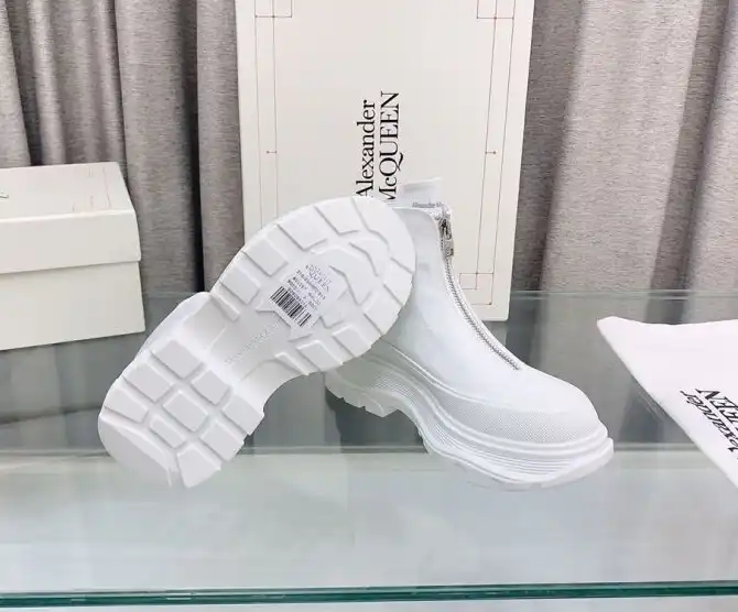 hype McQueen Boots