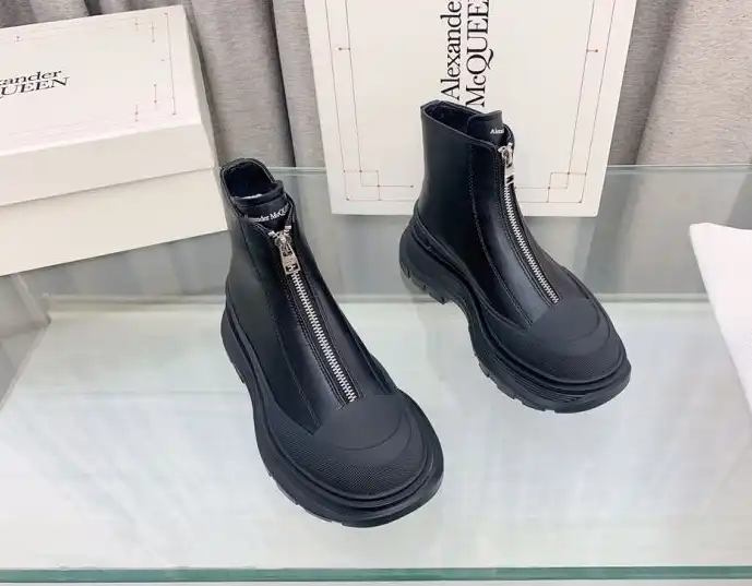 hype McQueen Boots