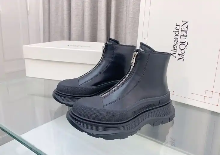 hype McQueen Boots