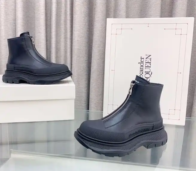 hype McQueen Boots