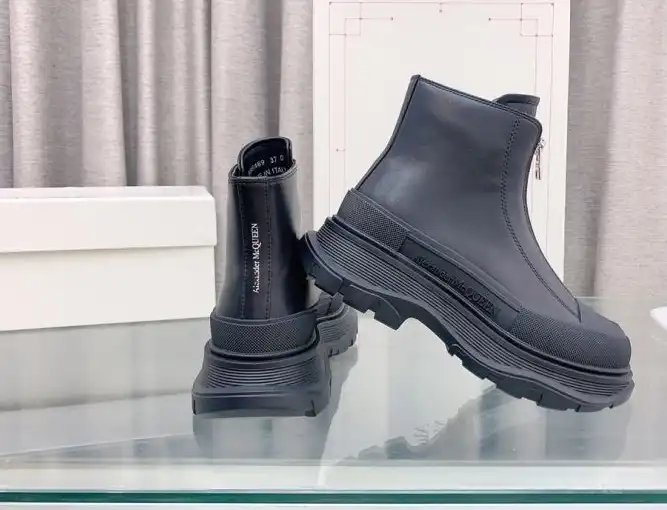 hype McQueen Boots