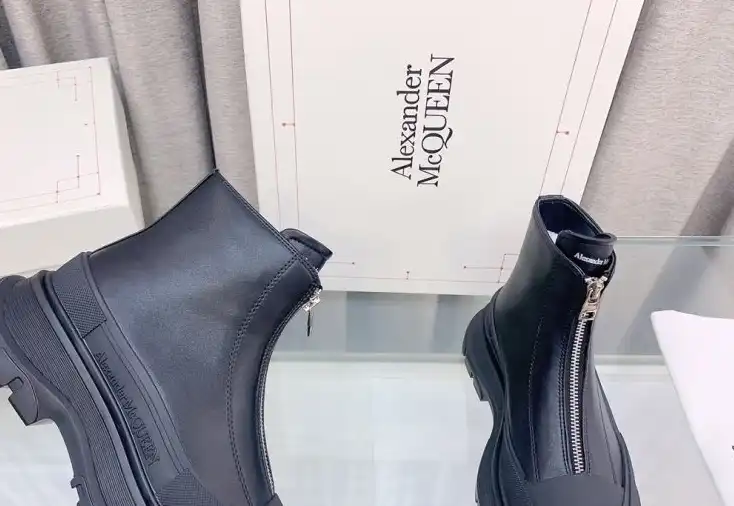 hype McQueen Boots