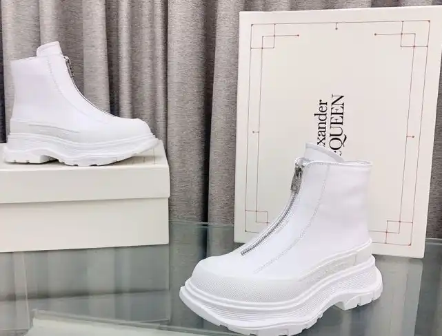 hype McQueen Boots