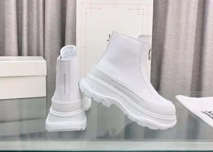 hype McQueen Boots