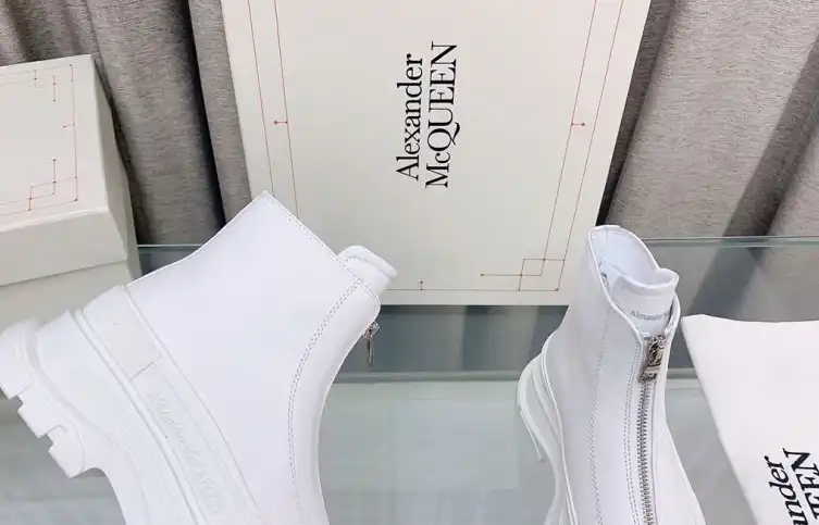 hype McQueen Boots