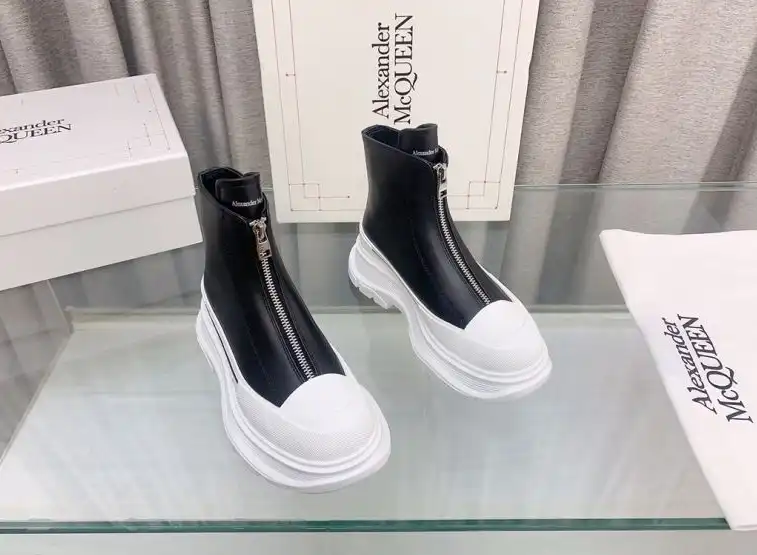 hype McQueen Boots