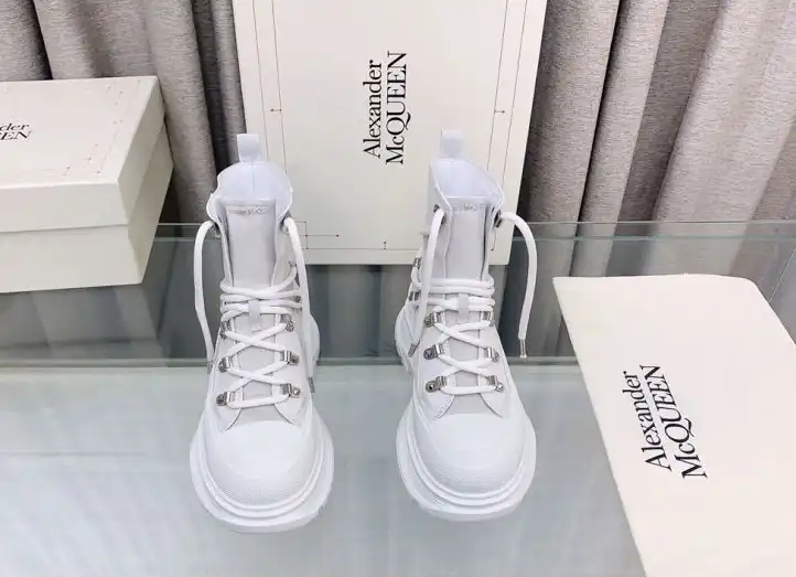 hype McQueen Boots