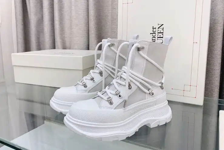 hype McQueen Boots