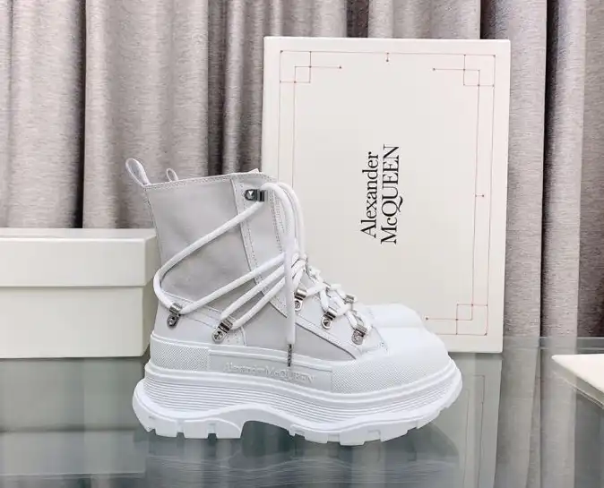 hype McQueen Boots