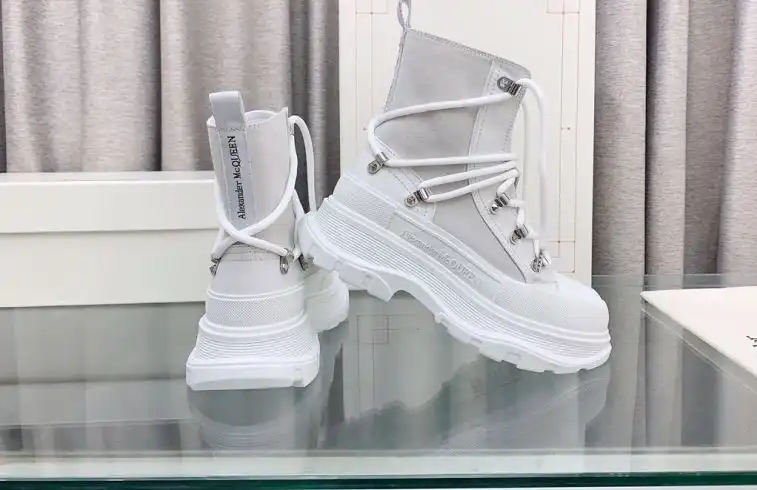 hype McQueen Boots