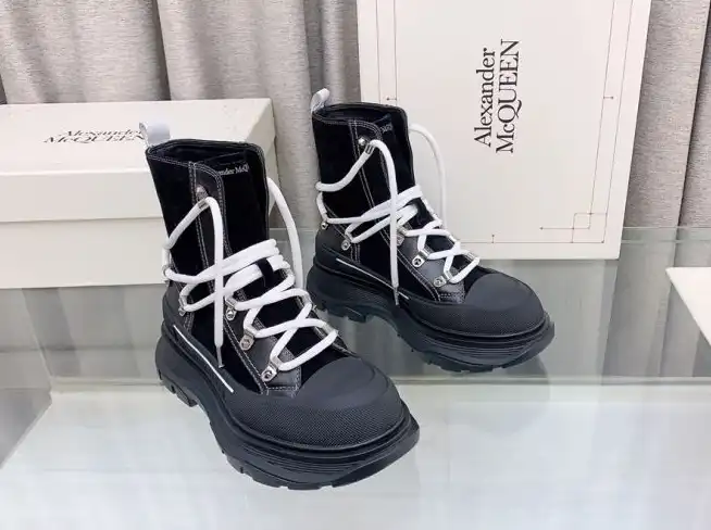 hype McQueen Boots