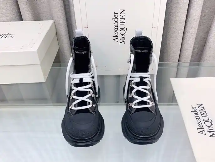 hype McQueen Boots