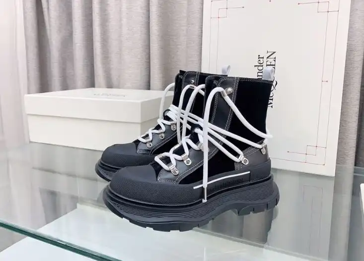 hype McQueen Boots