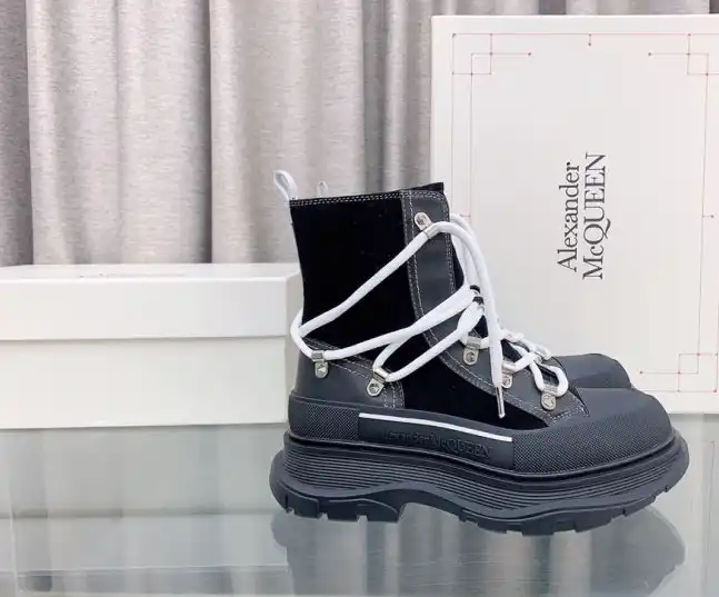 hype McQueen Boots