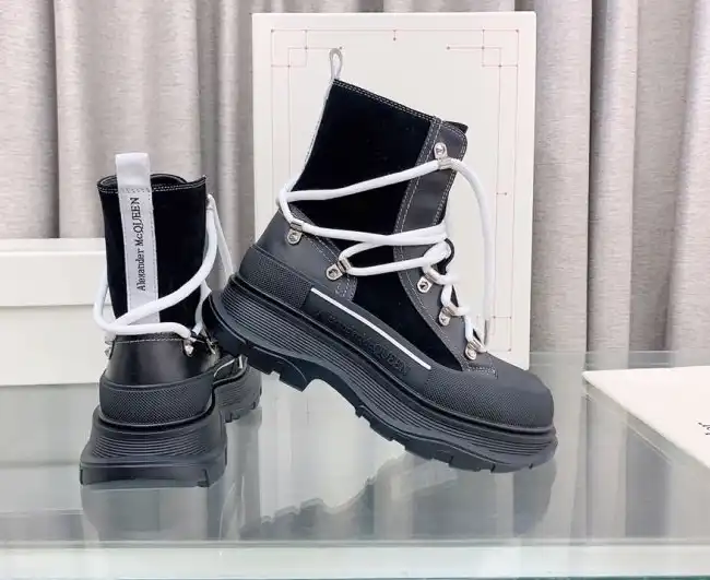 hype McQueen Boots