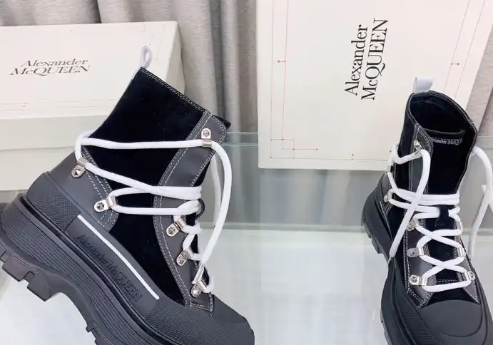 hype McQueen Boots