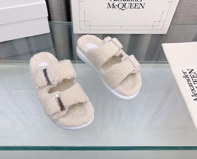 hype Alexander Mcqueen slippers