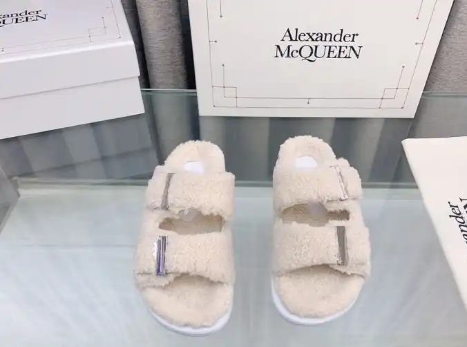 hype Alexander Mcqueen slippers