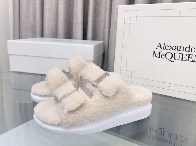 hype Alexander Mcqueen slippers