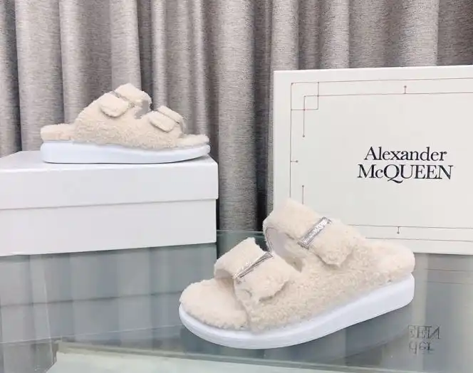 hype Alexander Mcqueen slippers