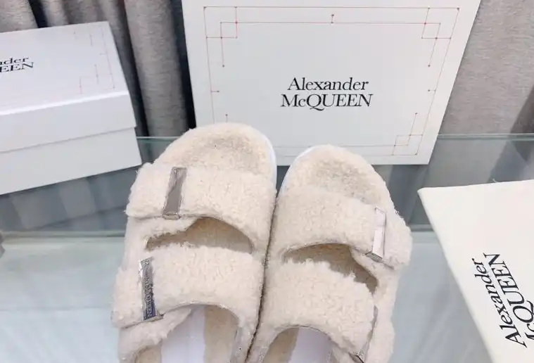 hype Alexander Mcqueen slippers