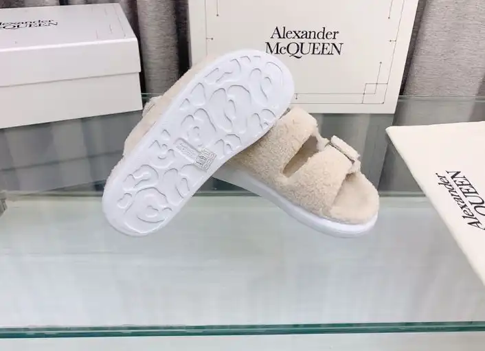 hype Alexander Mcqueen slippers