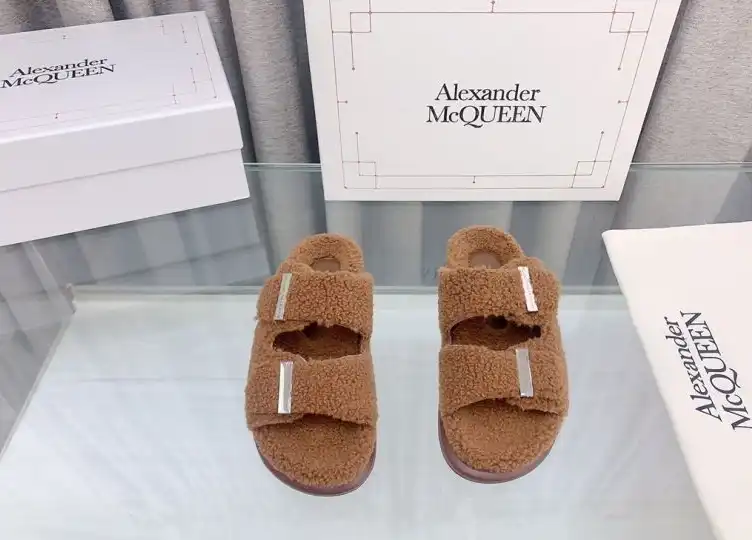 hype Alexander Mcqueen slippers