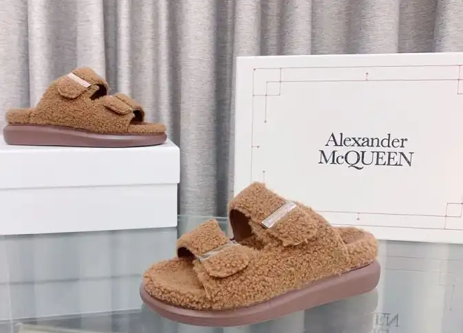 hype Alexander Mcqueen slippers