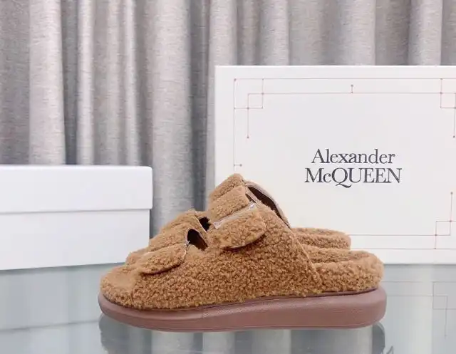 hype Alexander Mcqueen slippers