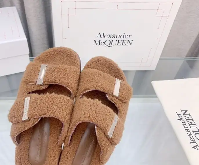 hype Alexander Mcqueen slippers