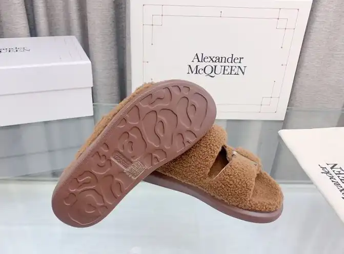 hype Alexander Mcqueen slippers