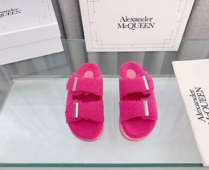 hype Alexander Mcqueen slippers