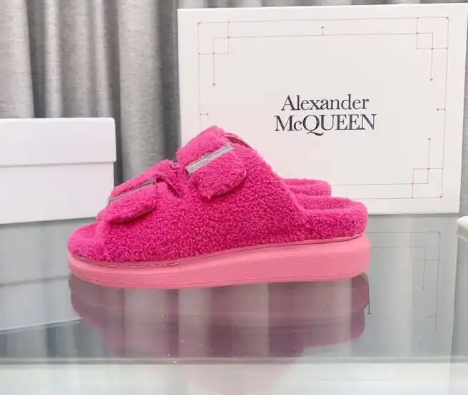 hype Alexander Mcqueen slippers