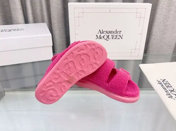 hype Alexander Mcqueen slippers