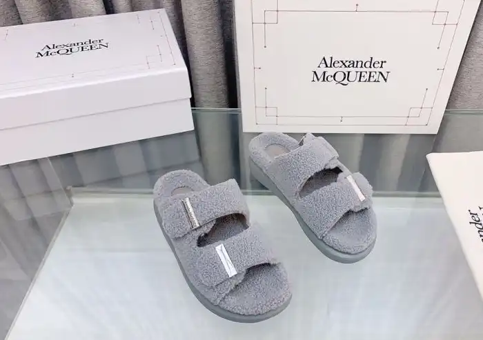 hype Alexander Mcqueen slippers