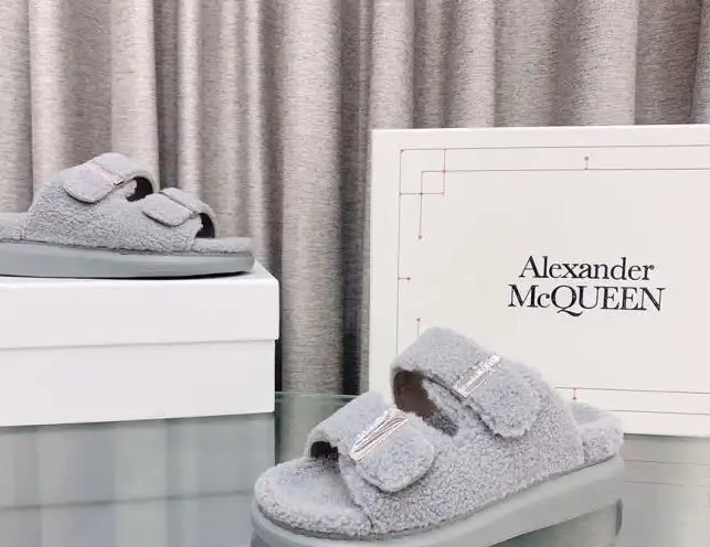 hype Alexander Mcqueen slippers