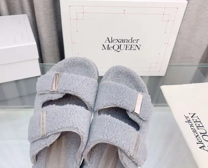 hype Alexander Mcqueen slippers