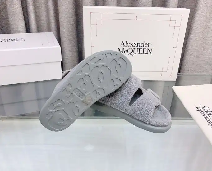 hype Alexander Mcqueen slippers