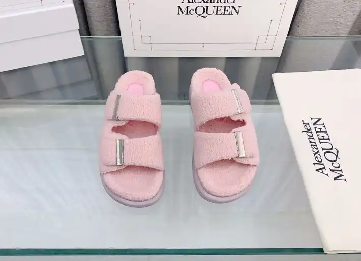 hype Alexander Mcqueen slippers