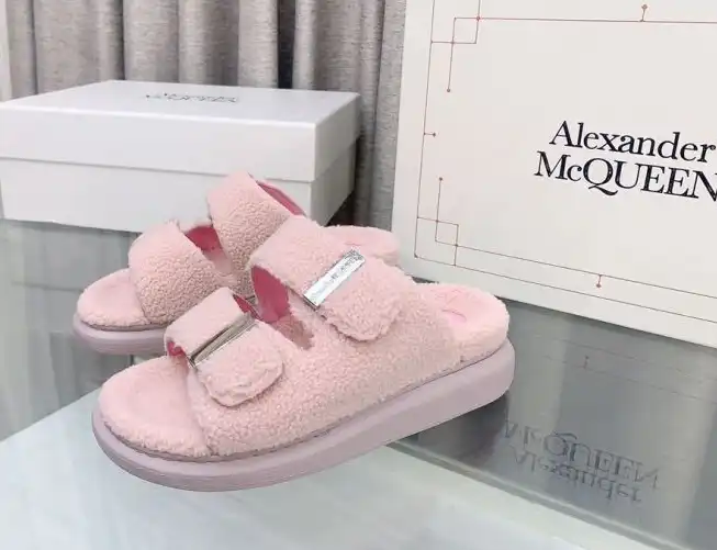 hype Alexander Mcqueen slippers