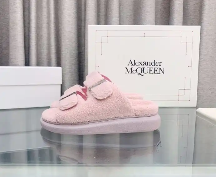 hype Alexander Mcqueen slippers